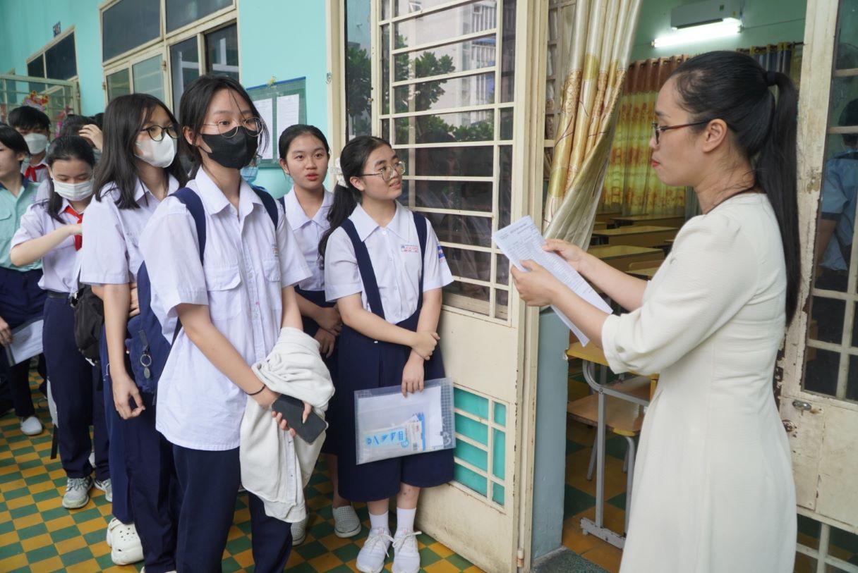 Depending on the actual situation, the Department of Education and Training of Ho Chi Minh City will decide on additional admission to grade 10. Photo: Chan Phuc