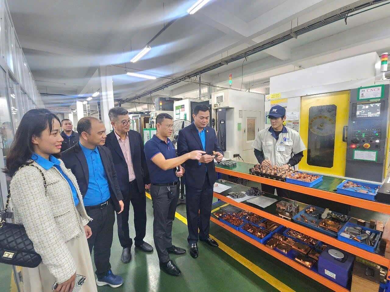 Leaders of the Hanoi Industrial - Export Processing Zones Trade Union visit the factory of Viet Energy Joint Stock Company - one of three newly established enterprises with grassroots trade unions. Photo: Trade Union