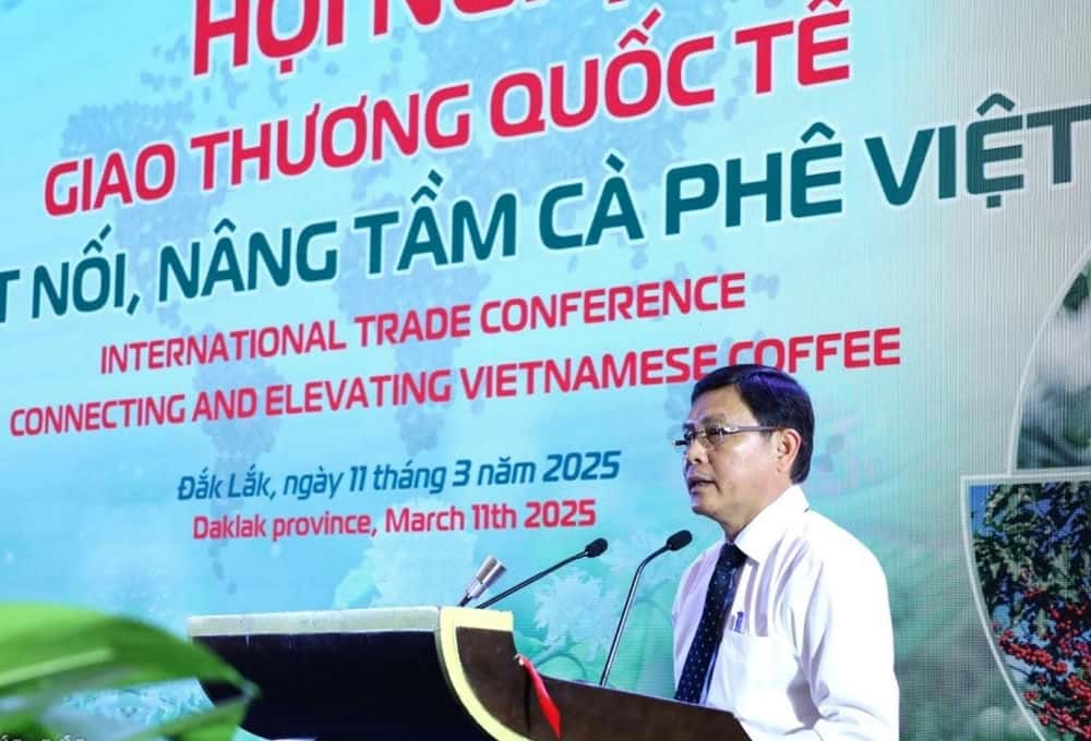 Permanent Vice Chairman of the Provincial People's Committee, Head of the Organizing Committee of the 9th Buon Ma Thuot Coffee Festival, Mr. Nguyen Tuan Ha, delivered the opening speech at the conference. Photo: Minh Thuan