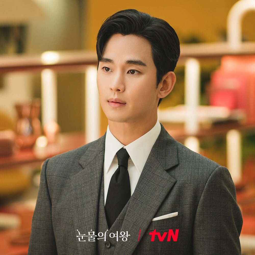 Kim Soo Hyun doi mat voi viec bi cac nhan hang quay lung, khong the xuat hien tren man anh... vi be boi tinh cam. Anh: Nha san xuat phim “Nu hoang nuoc mat“.