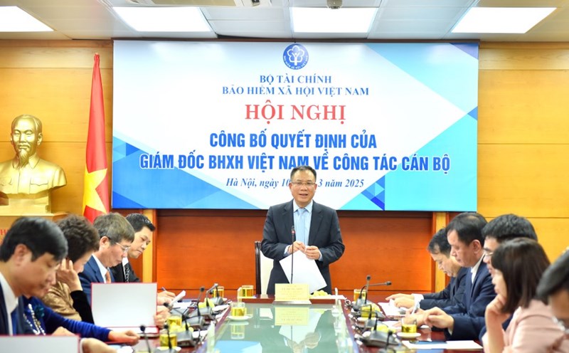 Director of Vietnam Social Insurance Le Hung Son chaired the conference. Photo: Hanoi Social Insurance