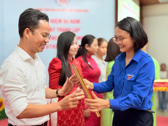 Nhiều giáo viên mầm non tài năng trong Hội thi “Người ươm mầm” lần IV - năm 2025 được khen thưởng. Ảnh: XUÂN HOÀN