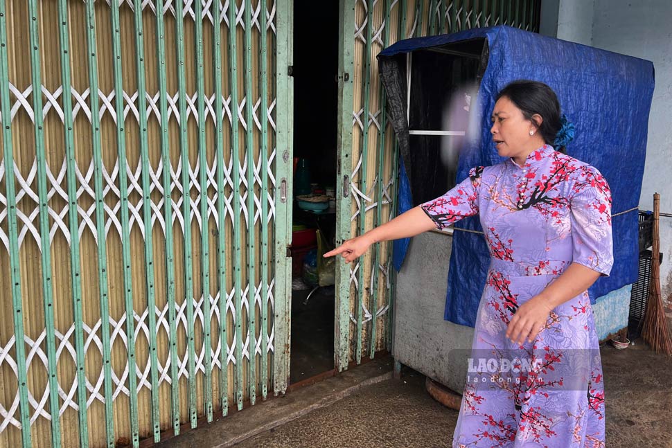 Quan an cua ba Le phai dong cua nhieu thang nay vi nhung bat tien moi truong do hu hong QL1 gay ra. Anh: Hoai Luan