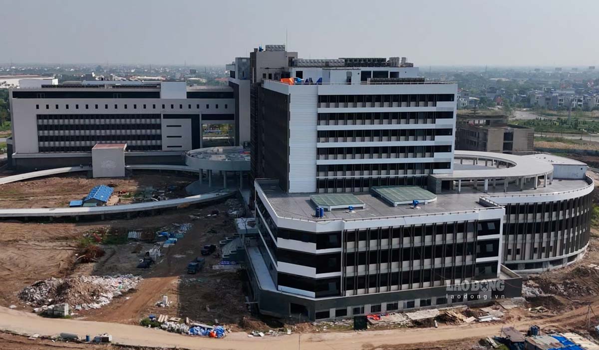 Dự án Bệnh viện đa khoa 700 giường tỉnh Nam Định đang dần hoàn thành. Ảnh: Lương Hà