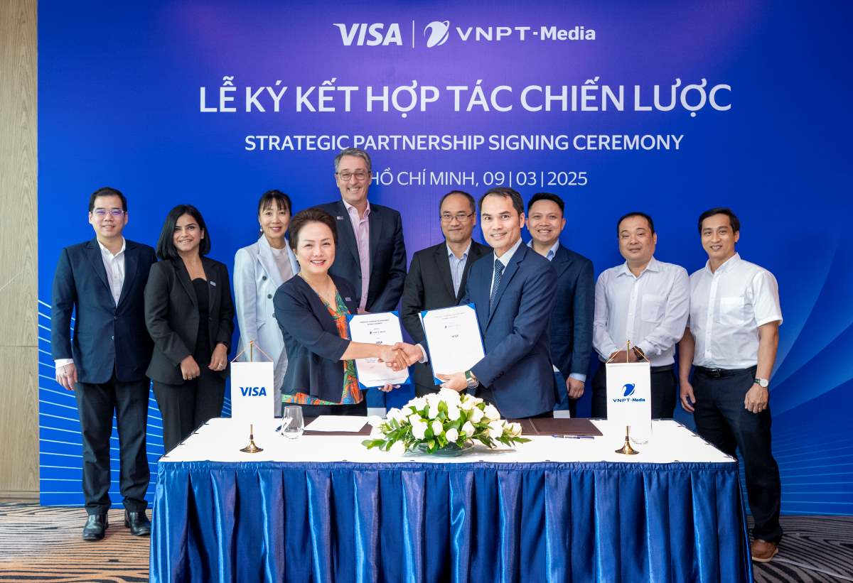 Visa and VNPT-Media signed a strategic cooperation agreement to promote digital transformation and financial inclusion in Vietnam. Photo: Visa