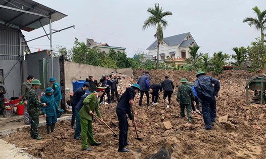 Các lực lượng tham gia hỗ trợ khởi công xóa nhà tạm, nhà dột nát trên địa bàn tỉnh. Ảnh: Cổng TTĐT tỉnh Hải Dương