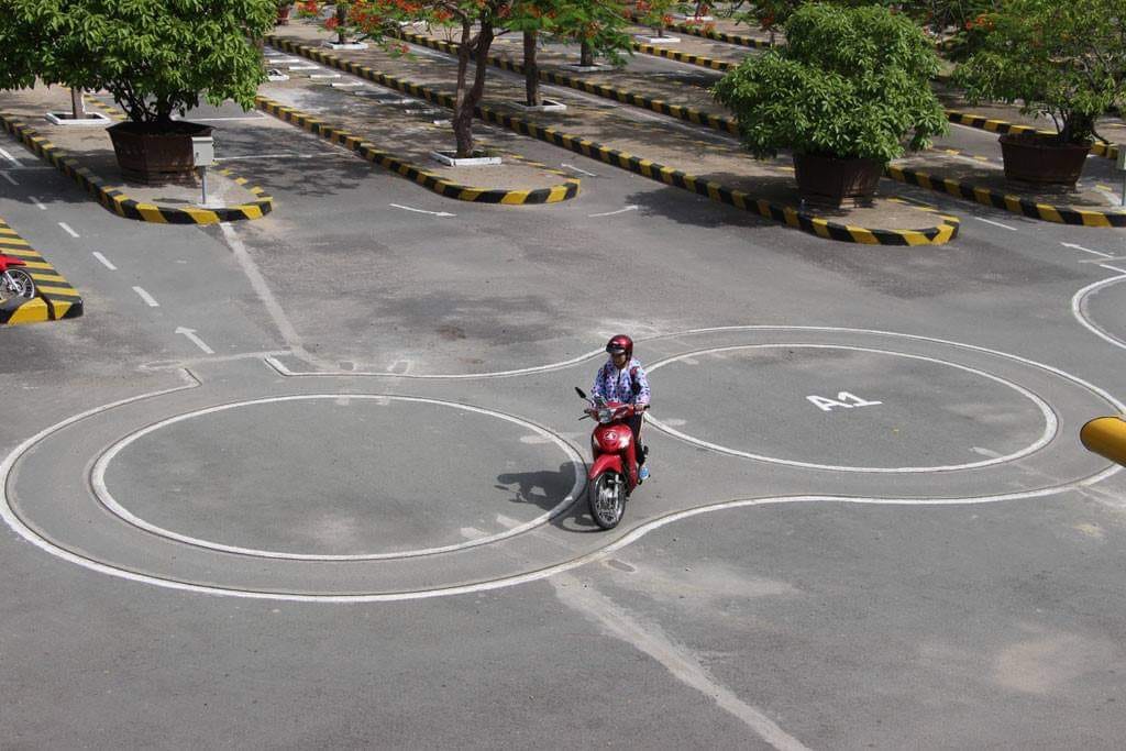 Illustrative photo of the issuance and revocation of vehicle registration certificates and license plates in Khanh Hoa. Source: Hong Bang