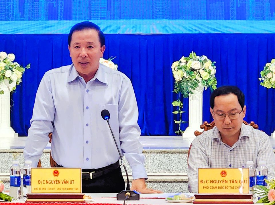 Mr. Nguyen Van Ut - Chairman of Long An Provincial People's Committee - gave a speech at the dialogue with businesses. Photo: Long An Portal