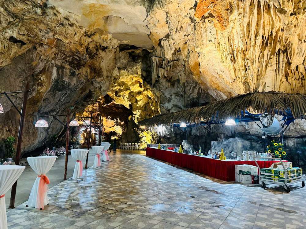 Inside Doi Cave - the largest cave in the cave complex in Vung Duc. Photo: Nguyen Hung