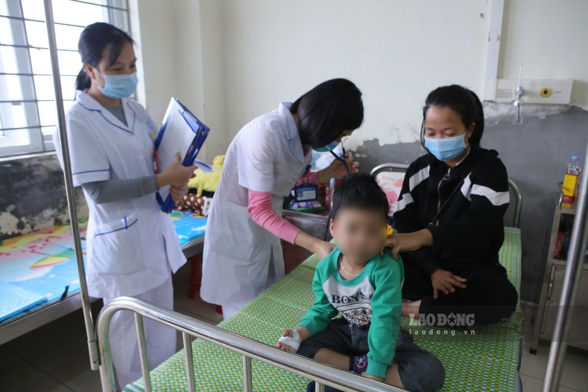 El sector de la salud de Nam Dinh se centra en el control del sarampion para no extenderse ampliamente. Foto: HA VI