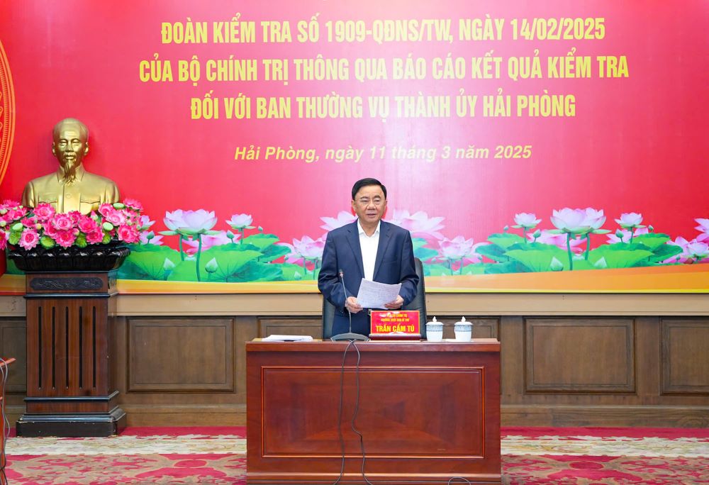 Standing member of the Secretariat Tran Cam Tu spoke at the conference. Photo: Hai Phong Portal