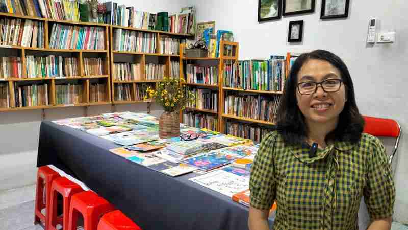 Sowing the habit of reading for children in a suburban library. Photo: Hoang Loc