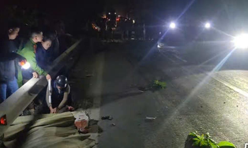 The scene of the accident that killed two 9th grade male students on the spot. Photo: Hung Phuc.