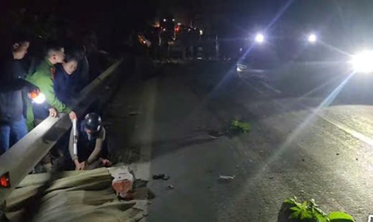 Hiện trường vụ tai nạn khiến 2 nam sinh lớp 9 tử vong tại chỗ. Ảnh: Hưng Phúc.