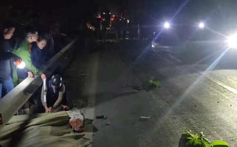 The scene of the accident that killed two 9th grade male students on the spot. Photo: Hung Phuc.