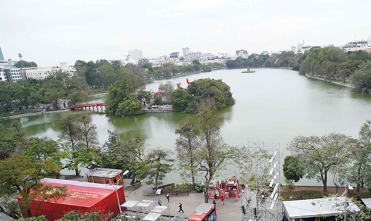 Hà Nội sẽ di dời nhiều hộ dân quanh hồ Hoàn Kiếm với chính sách đền bù cao nhất. Ảnh: Khánh An