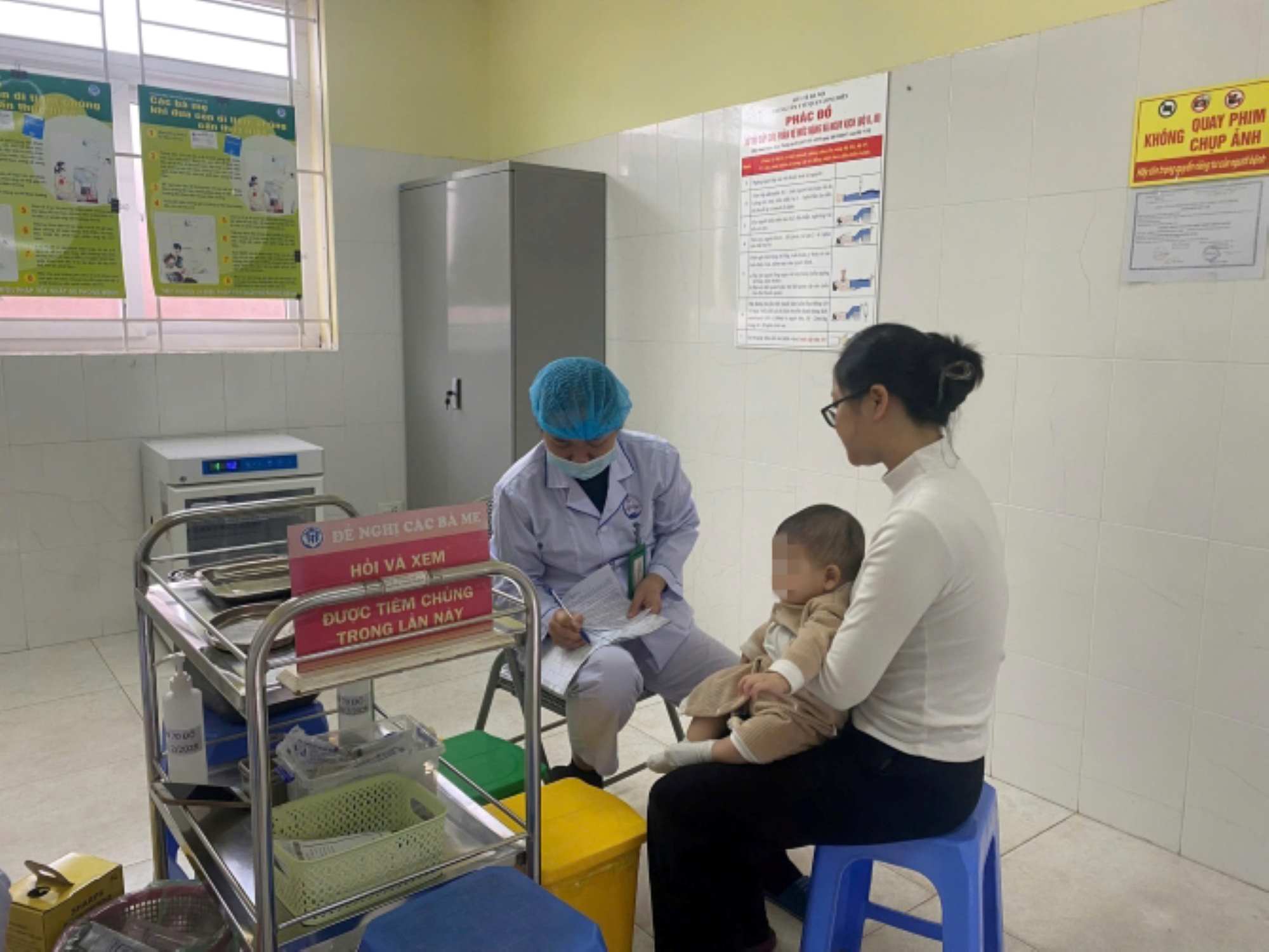 Hanoi continues to implement a measles vaccination campaign for children. Photo: Hanoi Department of Health