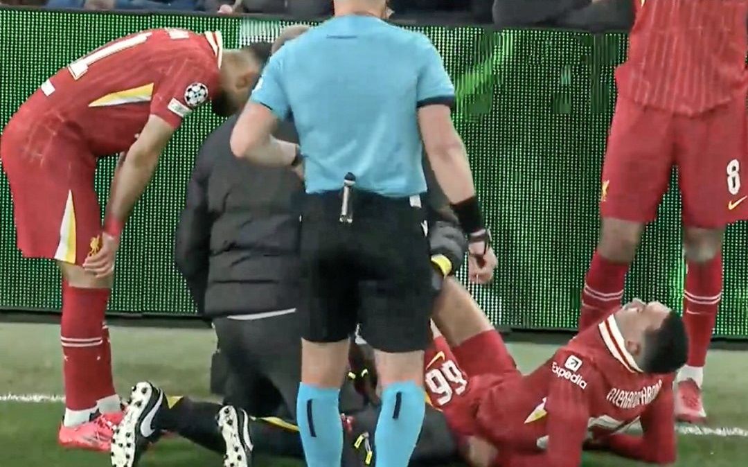 Trent Alexander-Arnold was injured in the match against PSG, most likely unable to play in the English League Cup final for Liverpool. Photo: Cut from video