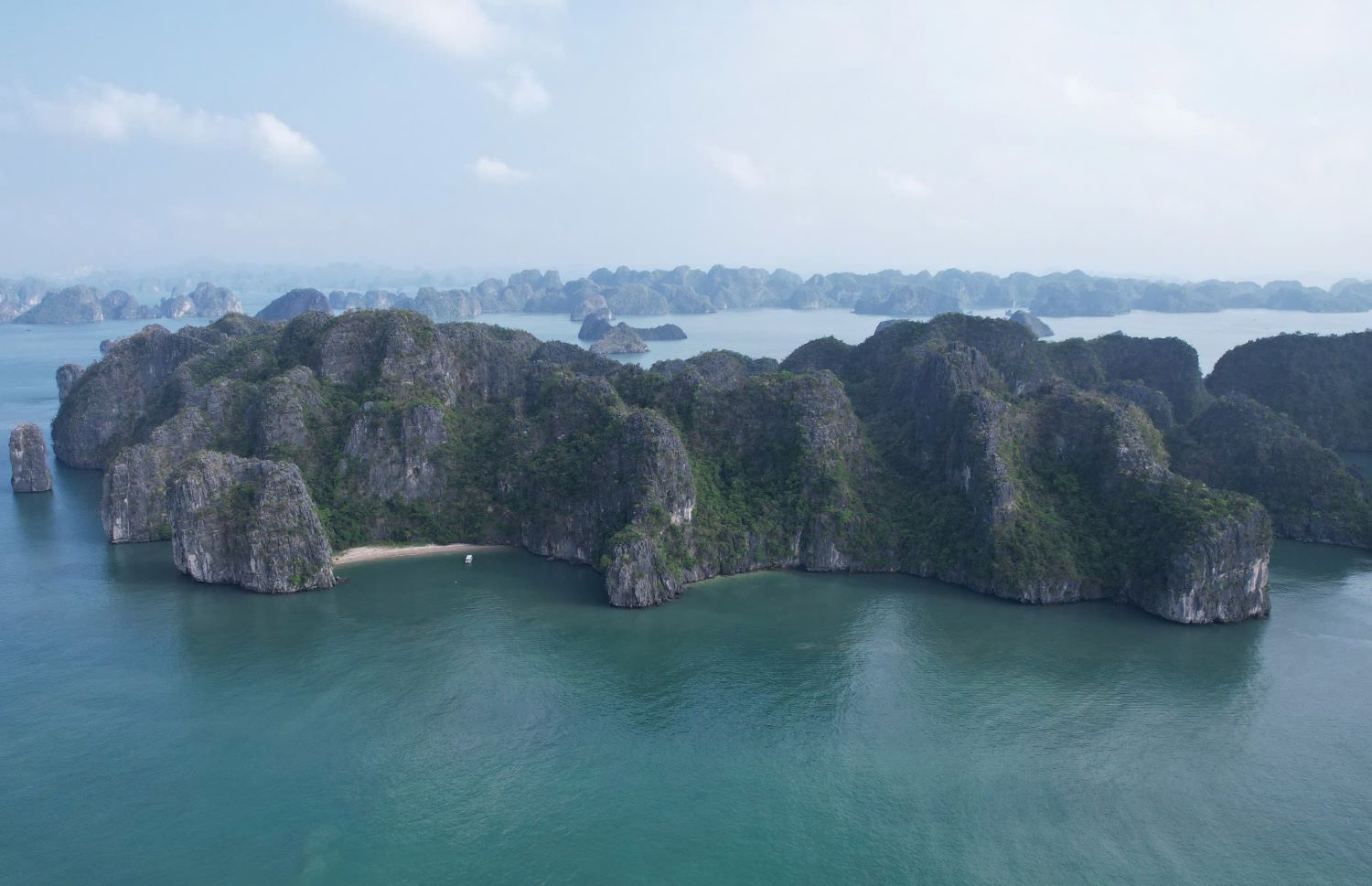 Ha Long Bay has thousands of large and small rocky islands that are protected in their original state. Photo: Nguyen Hung