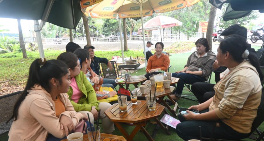 Many workers who used to work at Europa Joint Stock Company (My Tho City, Tien Giang Province) reported that the company was late in paying social insurance. Photo: Thanh Nhan