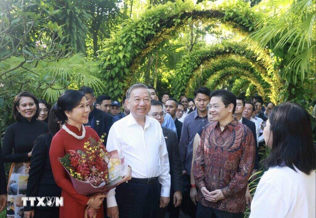 General Secretary To Lam and his wife Ngo Phuong Ly attended the rattan Naming Ceremony at the National Rattan Park in the Singapore Plant Park. Photo: VNA