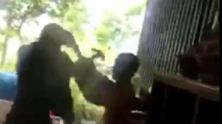 The police are investigating the case of a man who used a weapon to beat someone. Photo: Lam Hong