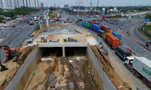 Một hầm chui nút giao An Phú (TP Thủ Đức) sẽ thông xe trước ngày 30.4. Ảnh: Anh Tú