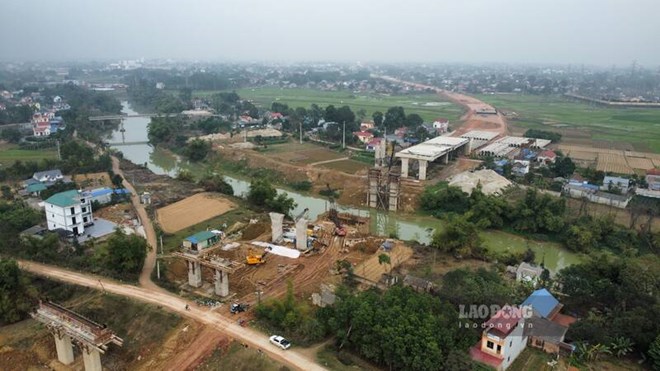 Hình hài cầu vượt sông trên tuyến đường liên kết vùng