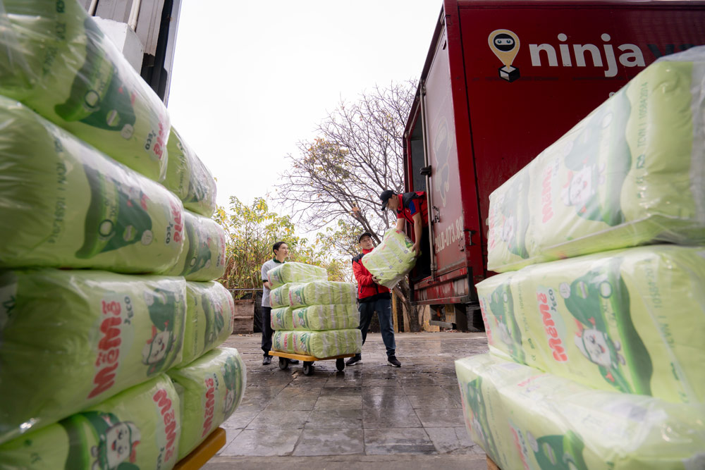 Ninja Van Vietnam cooperated with the Vietnam Border Guard to present sponsoring facilities in Dak Nong, Bac Ninh, Tuyen Quang and Ha Giang. Photo: Provided by the enterprise