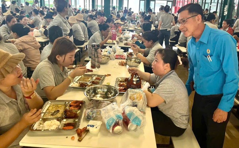 Longwell Industrial Park Co., Ltd., Dong Nai, rewards millions to recruit new workers. Photo: Company Union