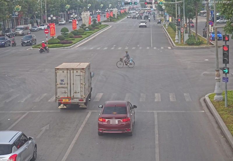 Image of a vehicle violating traffic safety order being fined. Illustrative photo source: Bac Giang Provincial Police