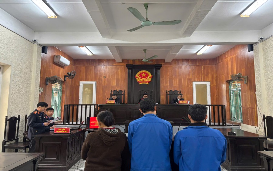 Sentencing a group of electric motorbike thieves in Binh Giang district. Photo: Hai Duong Provincial People's Procuracy