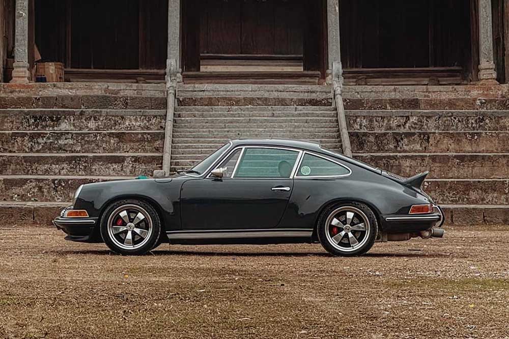The Porsche 930 appearing in Hanoi is a quite rare model in Vietnam. Photo: Quoc Khanh