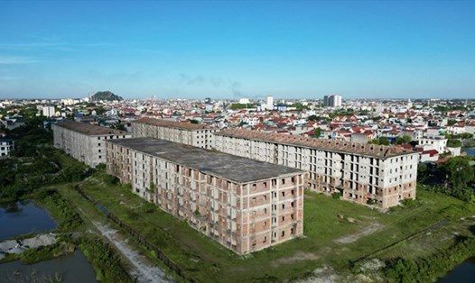 Dự án ký túc xá sinh viên tại Ninh Bình được xây dựng trên diện tích 11,29ha nhưng bỏ hoang gần 15 năm, gây lãng phí. Ảnh: Nguyễn Trường