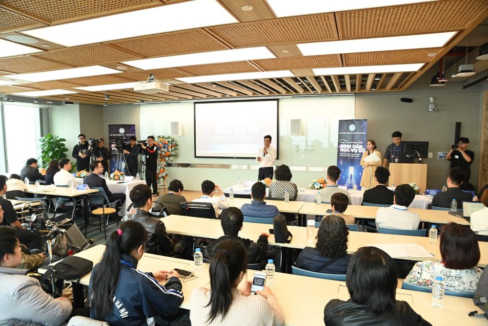 Mr. Pham Van Thanh - Chairman of the Central Committee of the Vietnam Association of Young People with Disabilities - shared at the event. Photo: Huong Nha