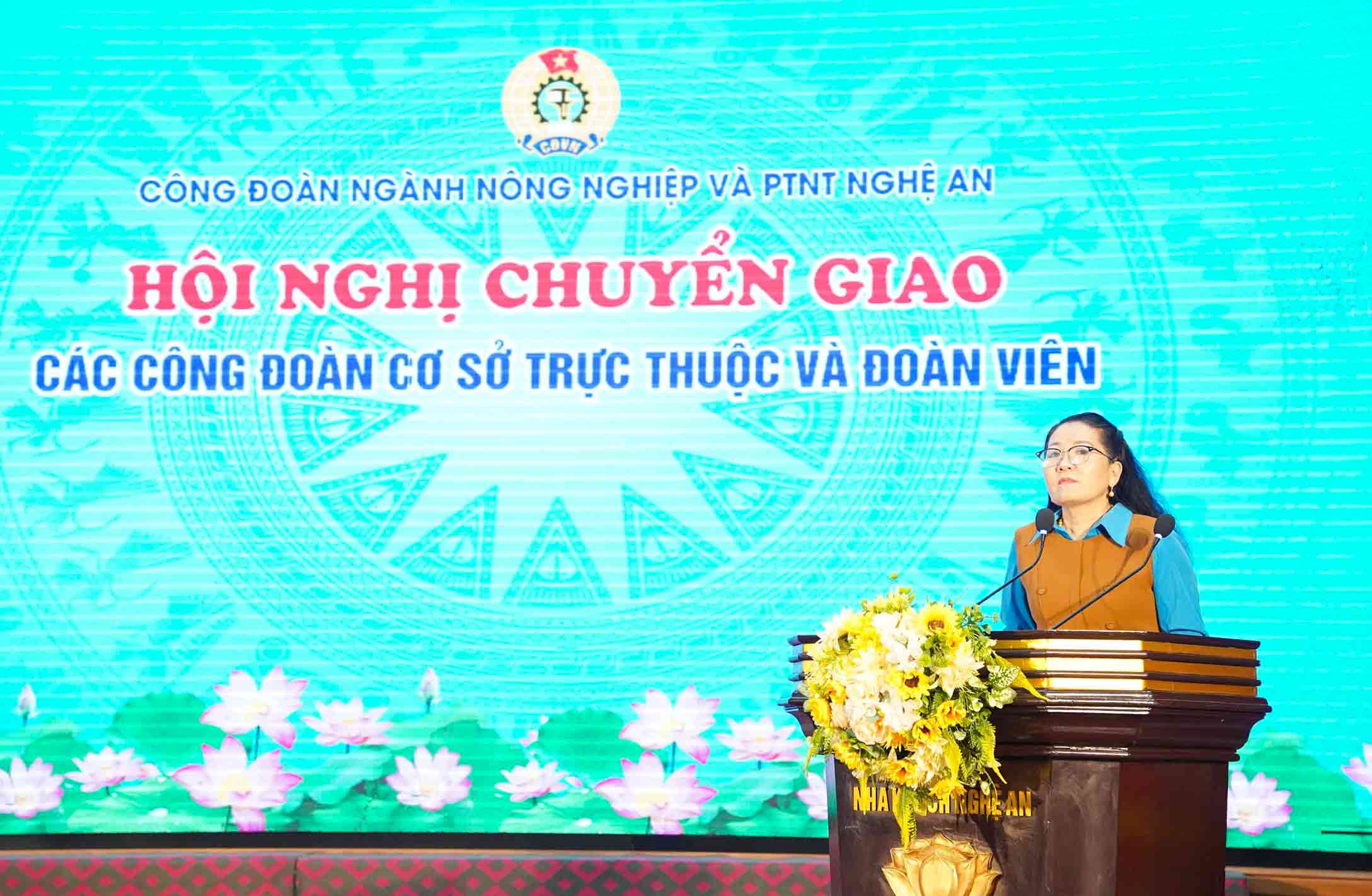 Phó Chủ tịch LĐLĐ tỉnh Nguyễn Thị Thu Nhi phát biểu tại chương trình. Ảnh: Duy Chương