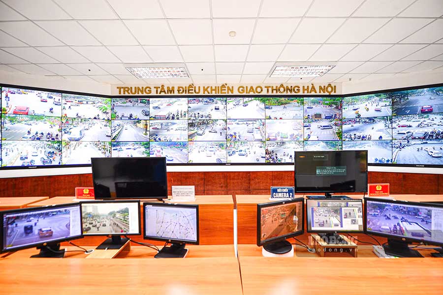 In the Hanoi traffic light control room during rush hour