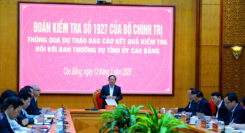 The Politburo's inspection team just had a working session in Cao Bang. Photo: Vu Duy