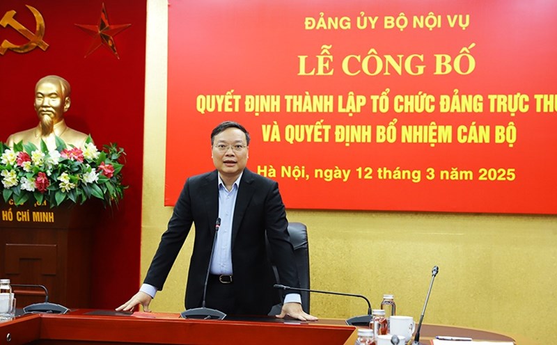 Deputy Minister of Home Affairs Truong Hai Long - Standing Deputy Secretary of the Party Committee - chaired the announcement ceremony. Photo: Ministry of Home Affairs