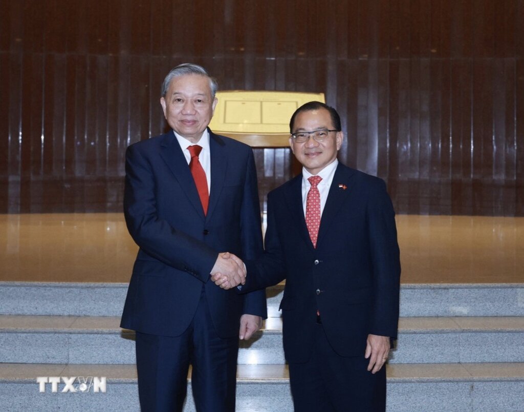 General Secretary To Lam met with Singaporean National Assembly Chairman Seah Kian Peng. Photo: VNA