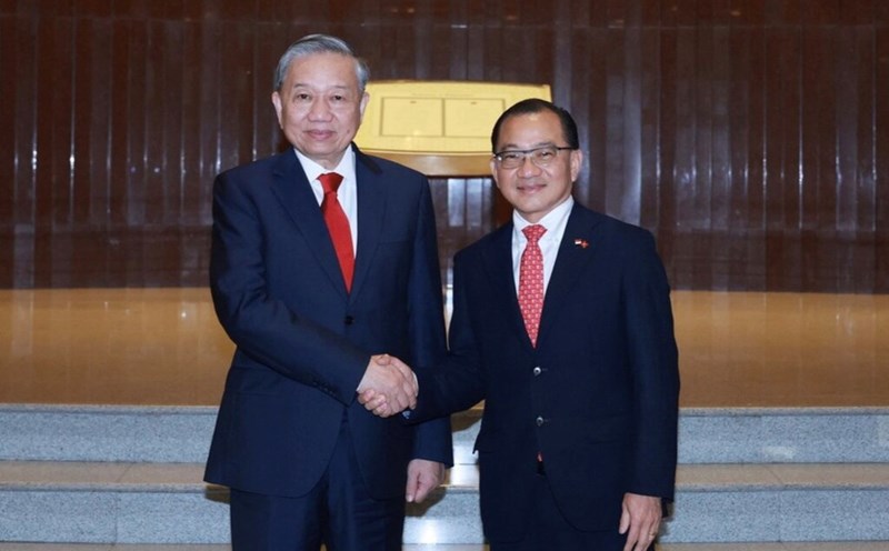 General Secretary To Lam met with Singaporean National Assembly Chairman Seah Kian Peng. Photo: VNA