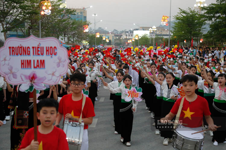 Cac em hoc sinh den tu 14 truong tren dia ban TP Dien Bien Phu.