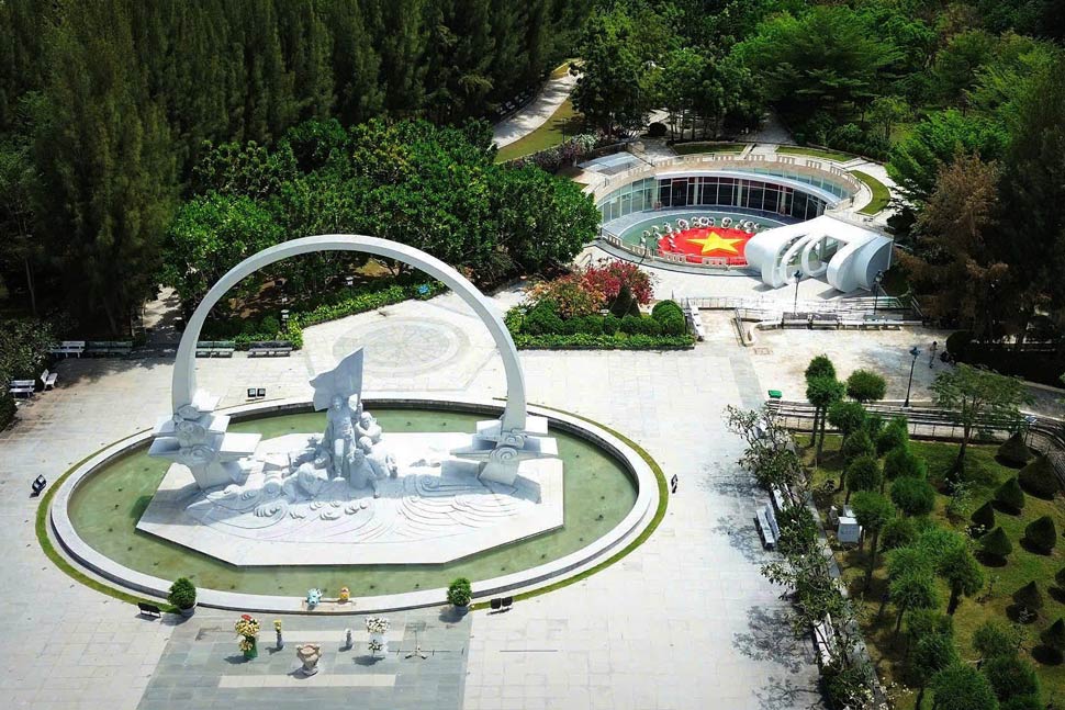 The Gac Ma Soldier Memorial Site is located on the coast of Cam Ranh Peninsula - where documents about Truong Sa are being kept and is a source address for many generations. Photo: Phuong Linh