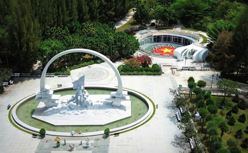 The Gac Ma Soldier Memorial Site is located on the coast of Cam Ranh Peninsula - where documents about Truong Sa are being kept and is a source address for many generations. Photo: Phuong Linh