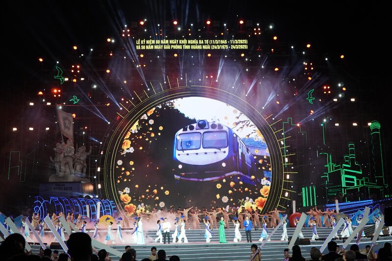 Le ky niem la dip nhin lai nhung trang su hao hung, tinh than kien trung cua quan va dan tinh Quang Ngai. Anh: Vien Nguyen.