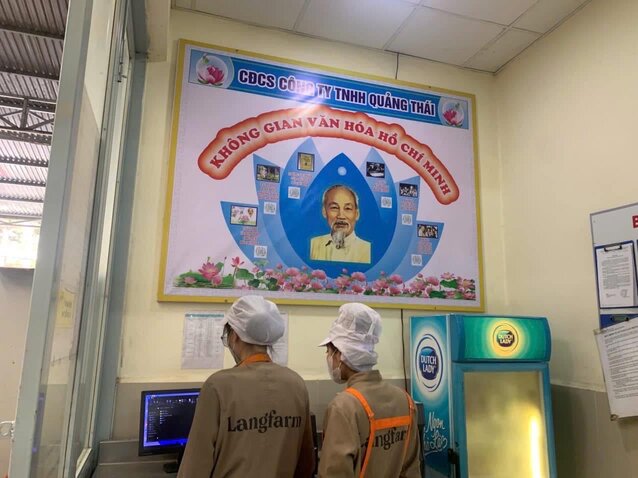 Workers of Quang Thai Company Limited - Da Lat city, Lam Dong province learn at the Ho Chi Minh Cultural Space. Photo: Duc Lam.