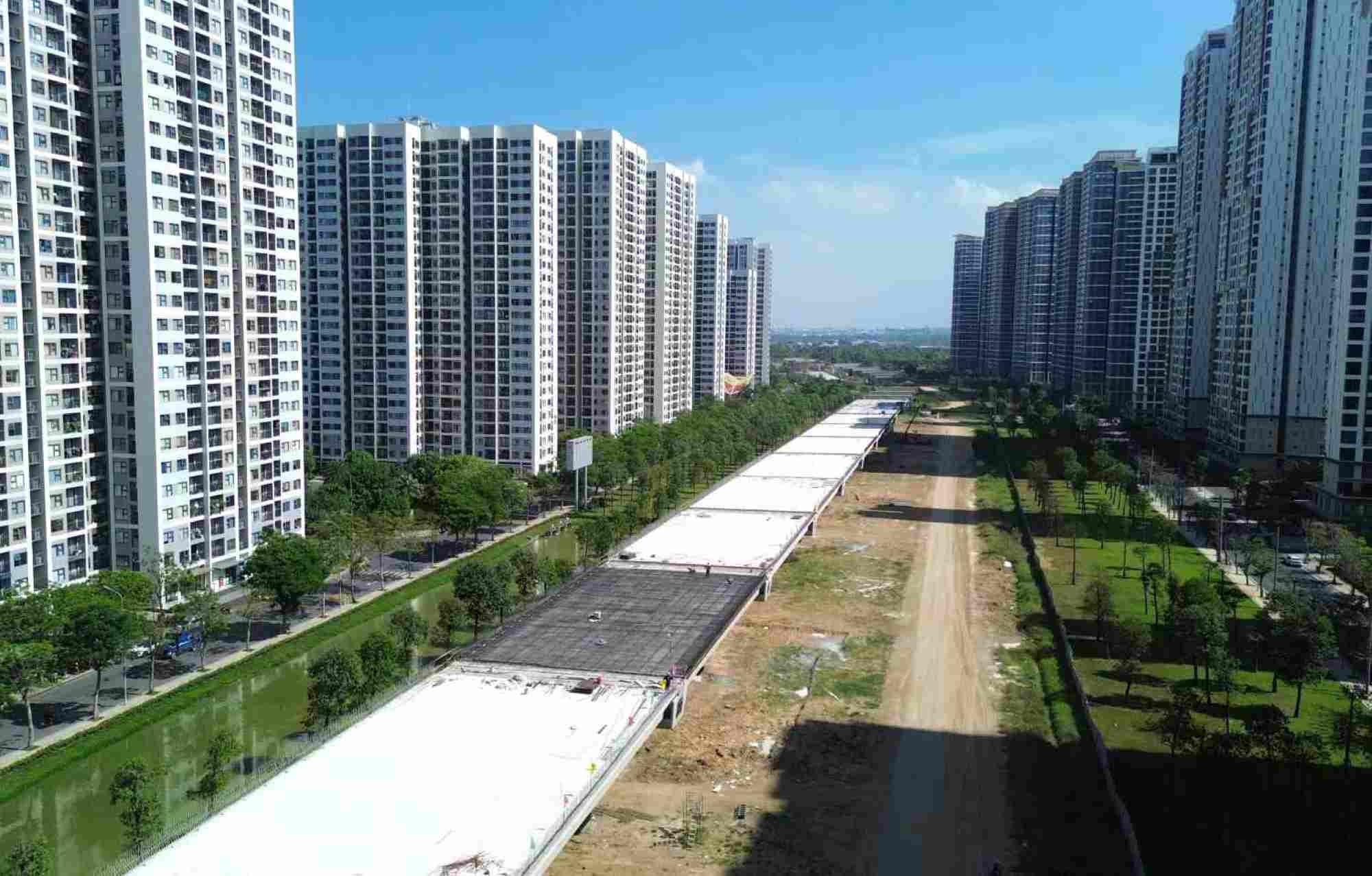 Construction of the elevated section of Ring Road 3 through Thu Duc City, Ho Chi Minh City. Photo: Minh Quan