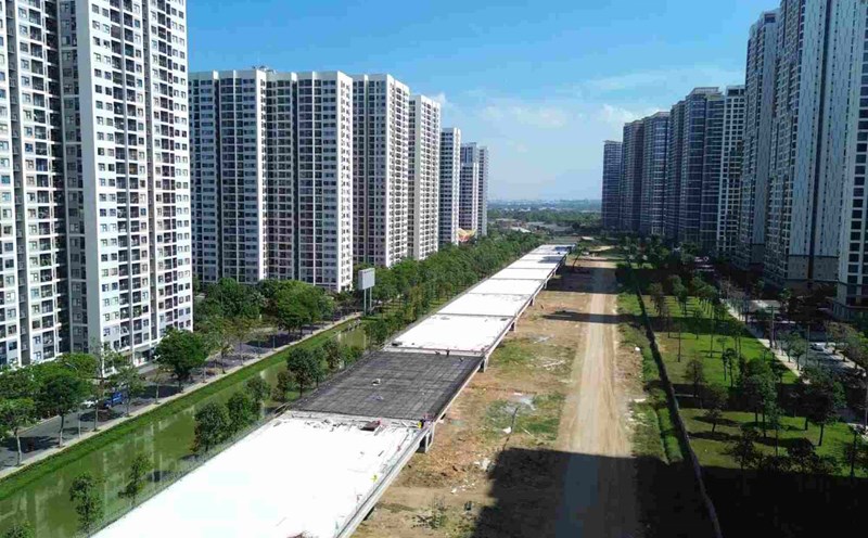 Construction of the elevated section of Ring Road 3 through Thu Duc City, Ho Chi Minh City. Photo: Minh Quan