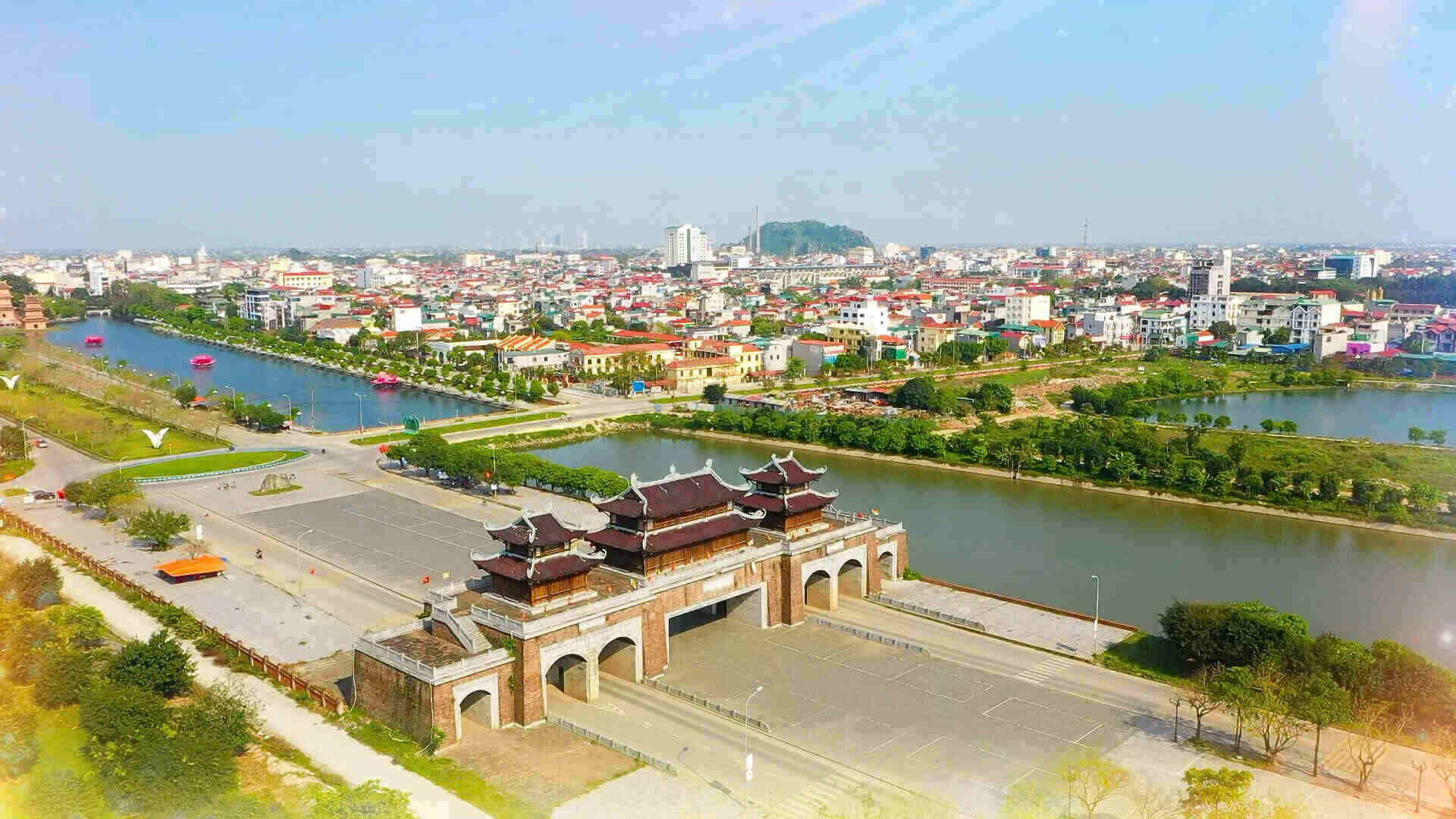 La ville de Hoa Lu est située dans un emplacement privilégié pour le développement et la percée. Photo : Nguyen Truong