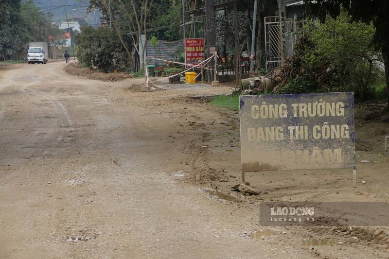 Cong truong du an vang bong cong nhan. Anh: Lam Thanh